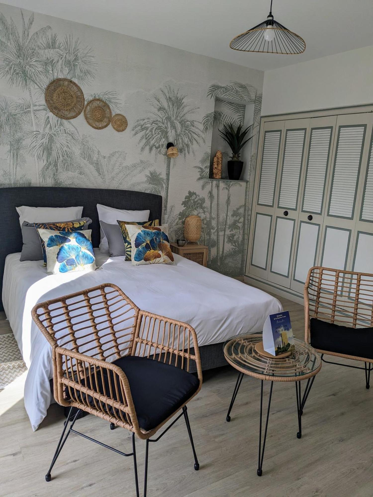 Le Domaine De La Tour Des Vents Bed & Breakfast